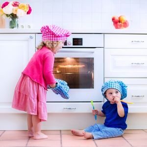 kids baking