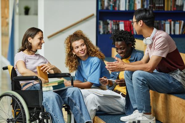 Teens_at_the_library (1)